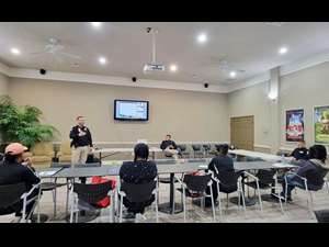 Discussing Experiences: Situations vs Solutions